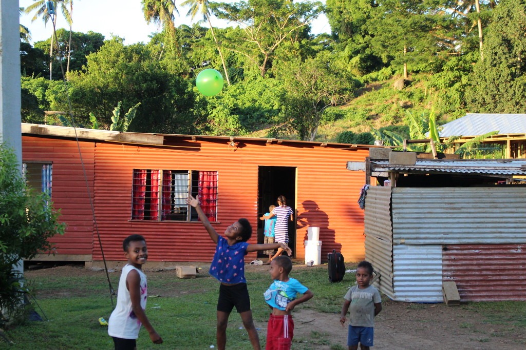 enfants-fidji-village